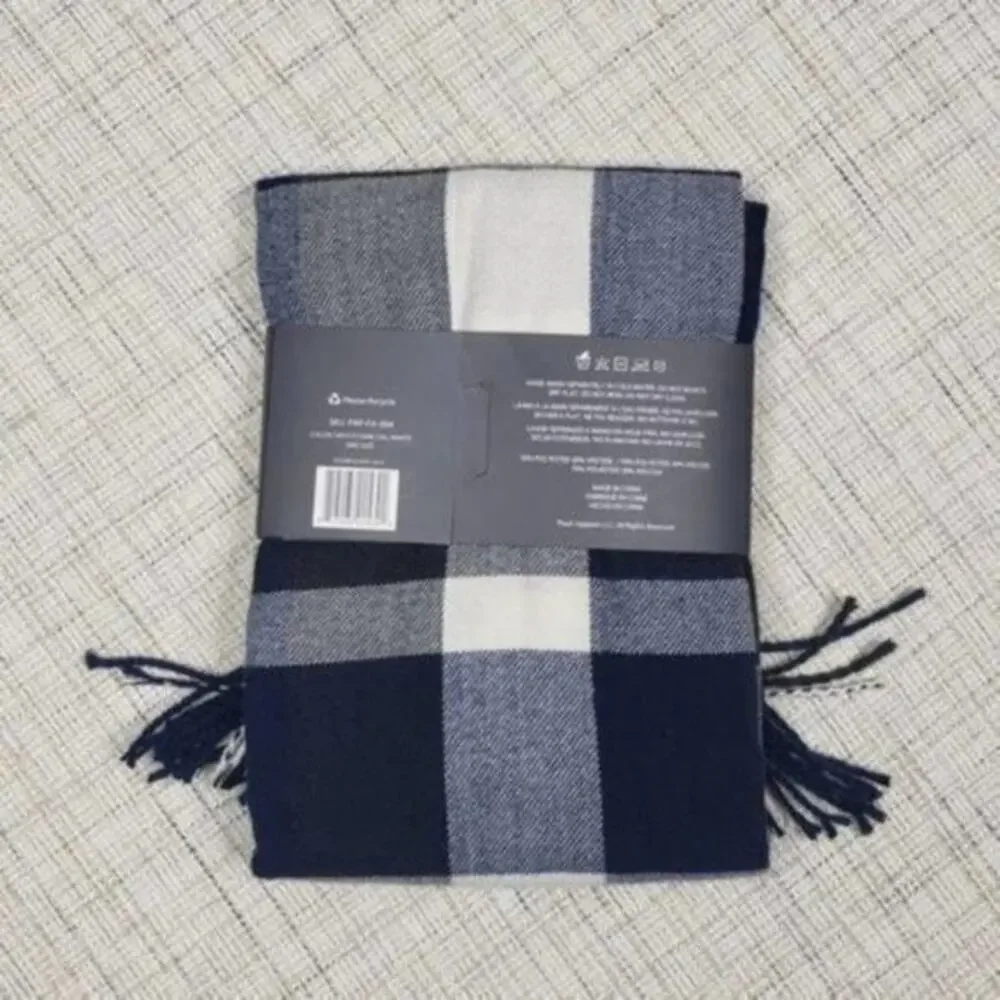 NWT Plush Ultra Soft Plaid Scarf Navy‎ One Size OS